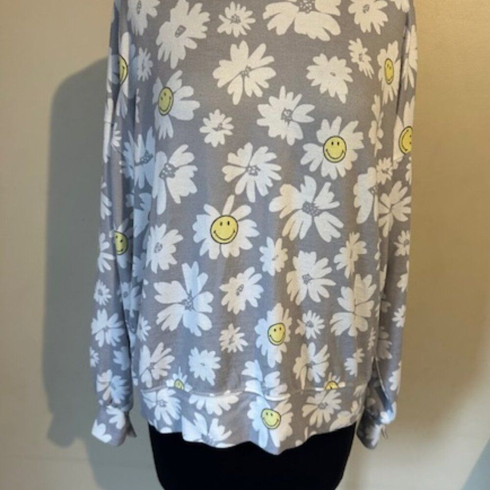PJ Salvage Gray Daisy Smiley Face Top  8602  Medium